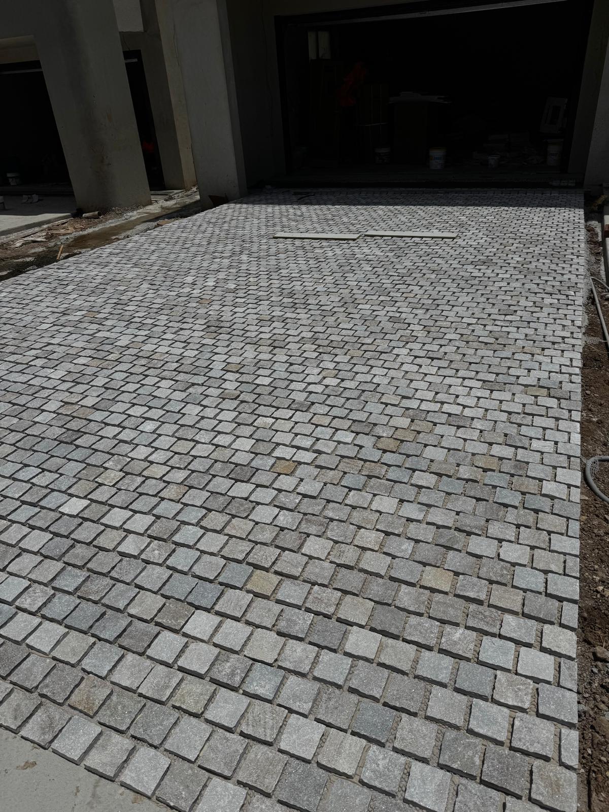 Granite cobblestone driveway