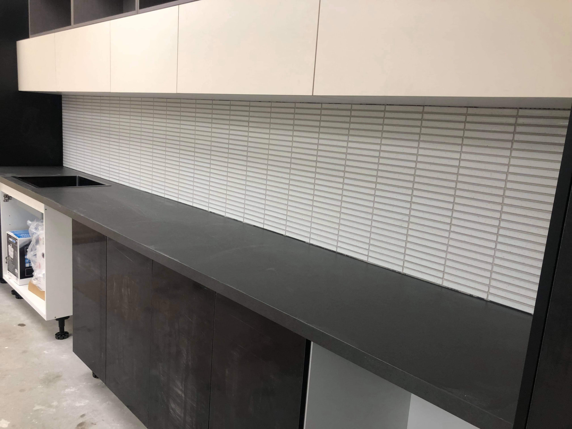 Kitchen splashback tiling